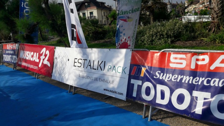 ESTALKI colabora con el deporte popular patrocinando la 3ª edición de la TRIATLÓN DONOSTRIKU, organizada en la playa de Ondarreta.